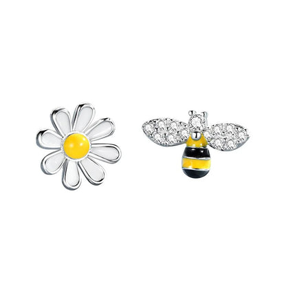 Aretes Asimétricos Abeja y Margarita