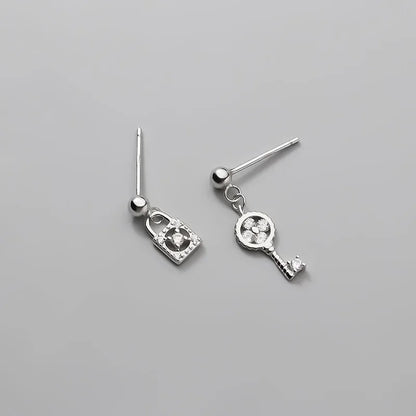 Aretes Asimétricos Llave y Candado