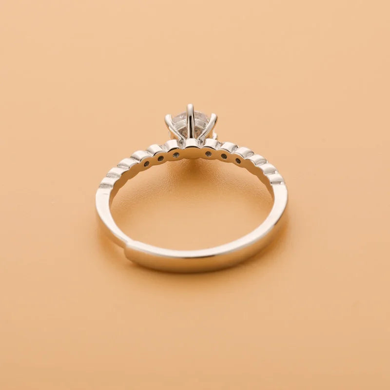 Anillo Ajustable con Zirconias