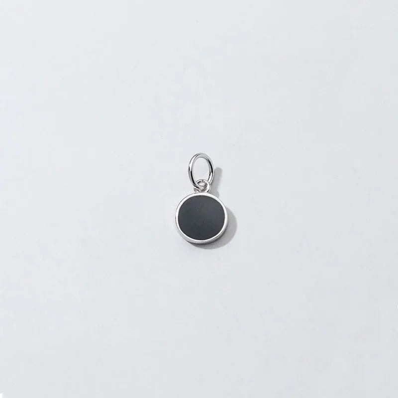 Dije Redondo Esmaltado Negro