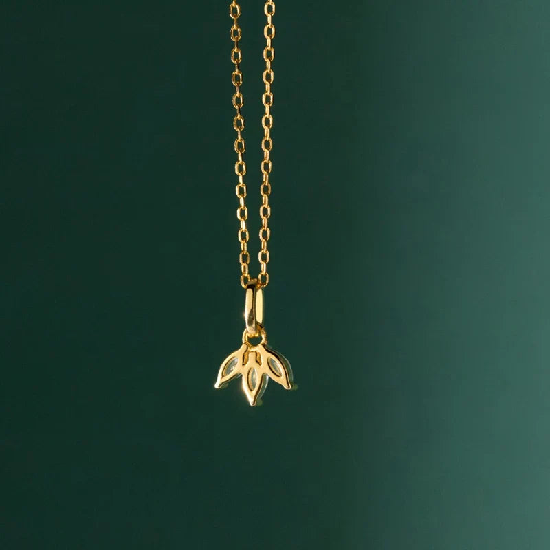 Collar con Dije de Hojas