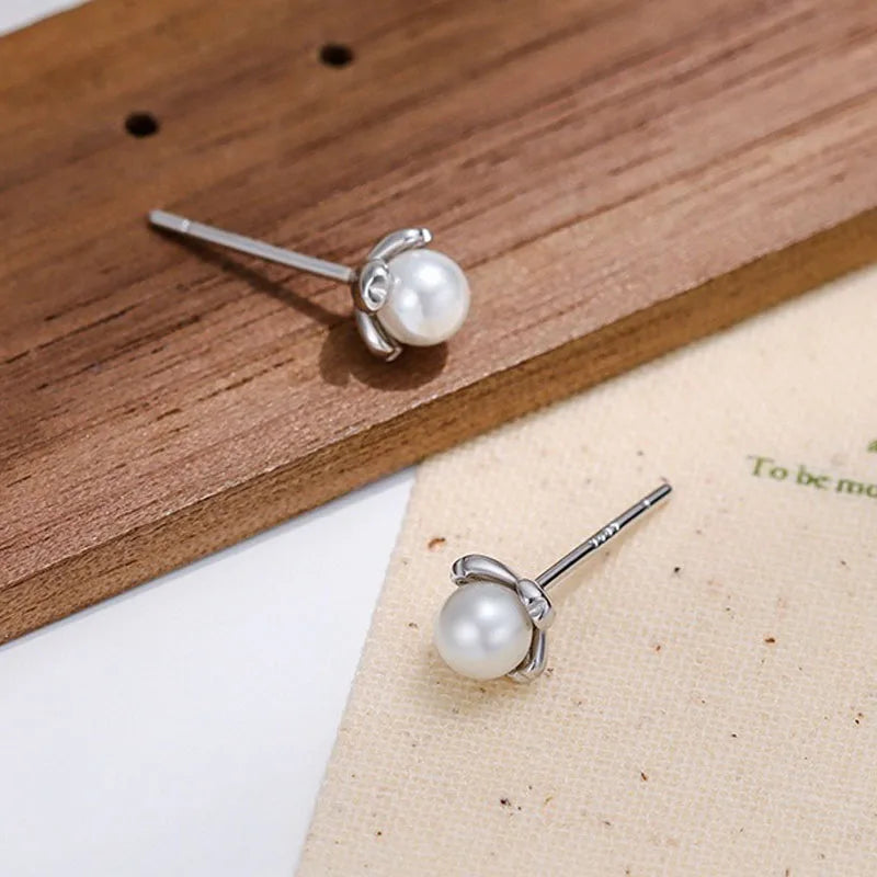 Aretes Flor Clásica con Perla