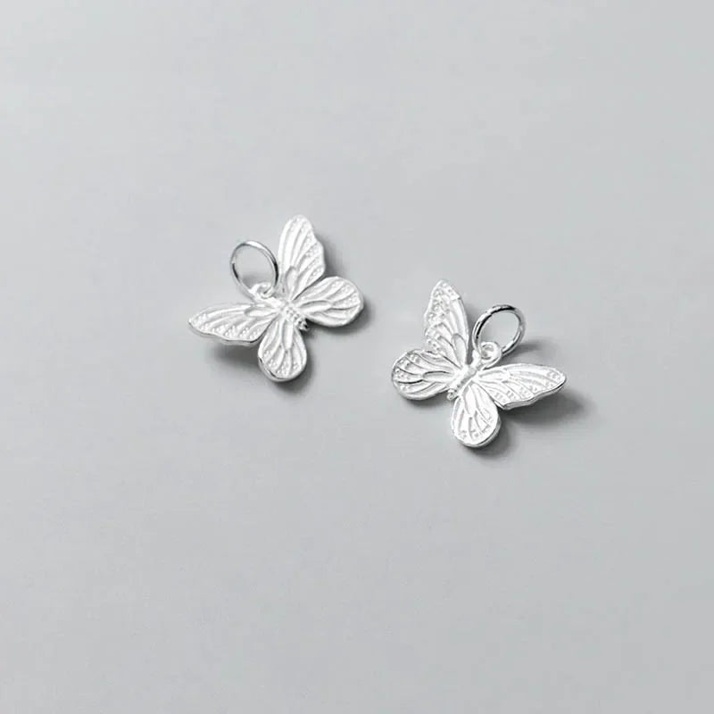 Dije Mariposa Plateada o Envejecida