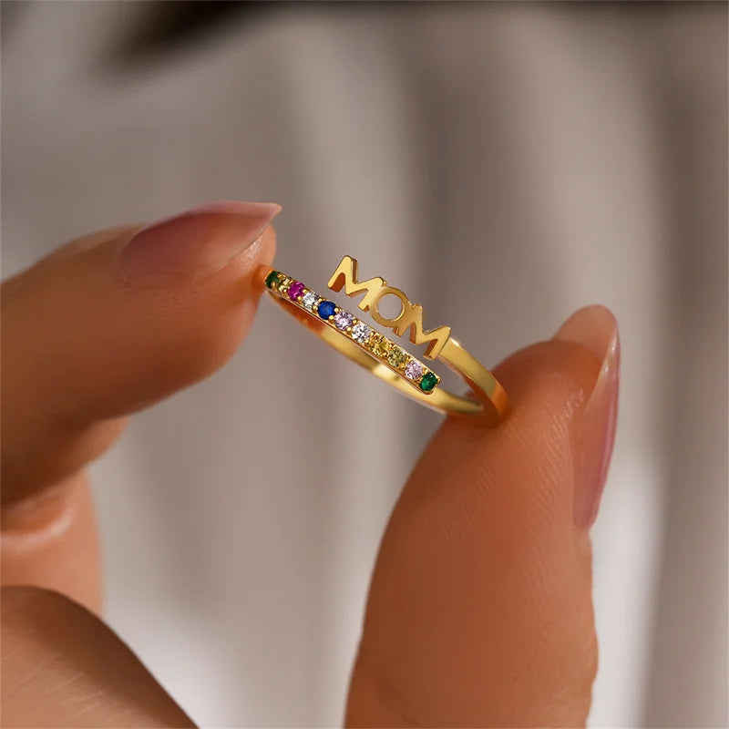 Anillo Ajustable Letras MOM con Zirconias