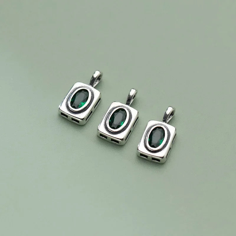 Dije Rectangular con Zirconia Verde