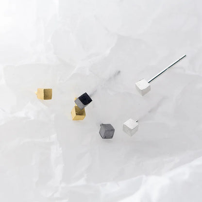 Aretes Mini Cuadrados Satinados