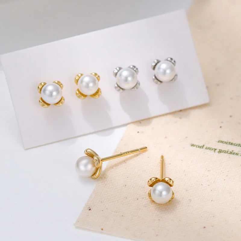 Aretes Flor Clásica con Perla