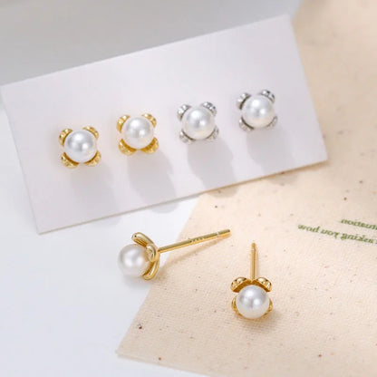Aretes Flor Clásica con Perla