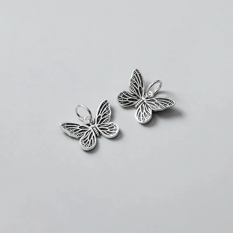 Dije Mariposa Plateada o Envejecida