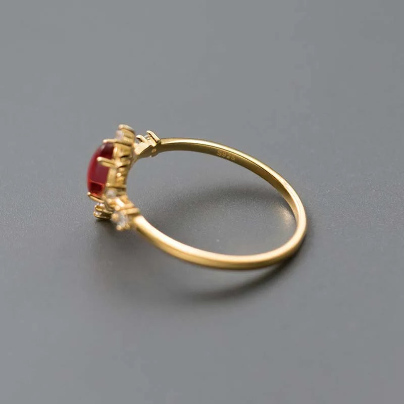 Anillo Vintage con Piedra Roja Ovalada
