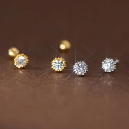 Aretes Clásicos con Zirconia Blanca