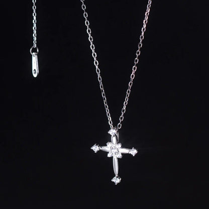 Collar Cruz Elegante con Zirconias