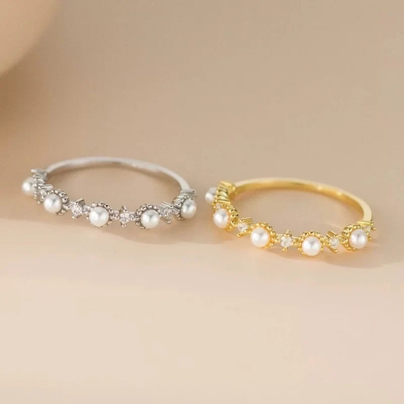 Anillo de Bandas Apiladas con Perla y Zirconias
