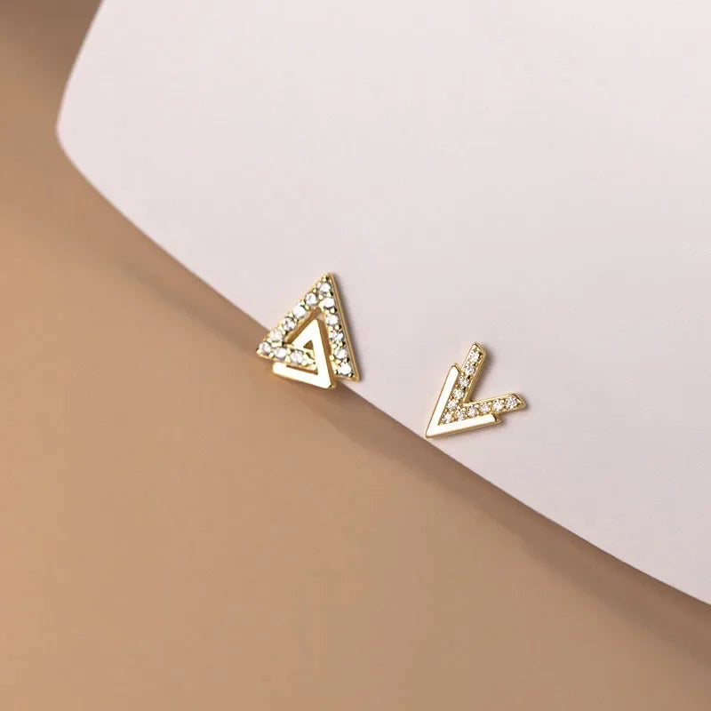 Aretes Triángulo o V con Zirconias