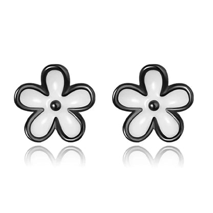 Aretes Flores en Blanco o Negro