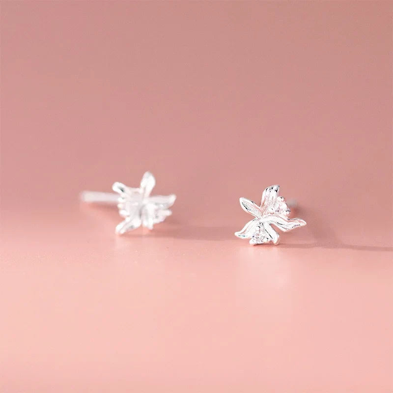 Aretes Flor de Botón Plateados