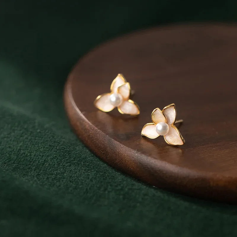 Aretes Flor Dorada Dulce con Perla