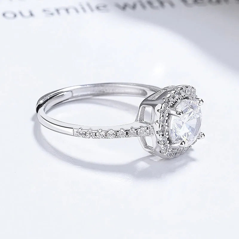 Anillo Ajustable con Zirconia Cuadrada