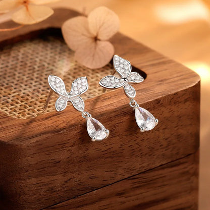 Aretes Colgantes Mariposa con Zirconias