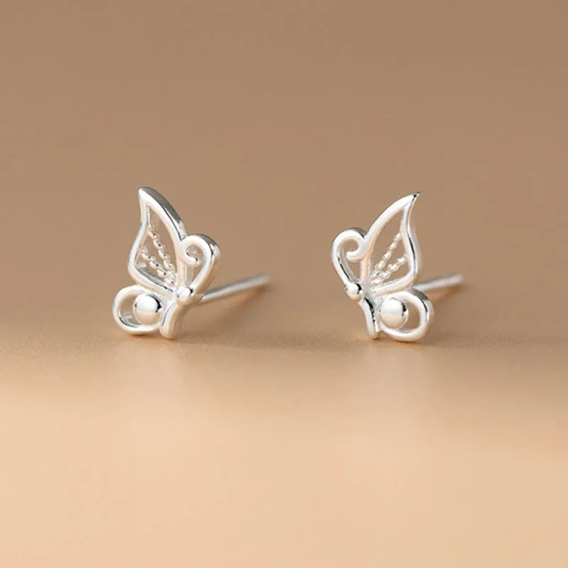 Aretes Alas de Mariposa en Dos Modelos