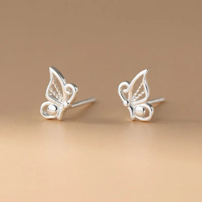 Aretes Alas de Mariposa en Dos Modelos