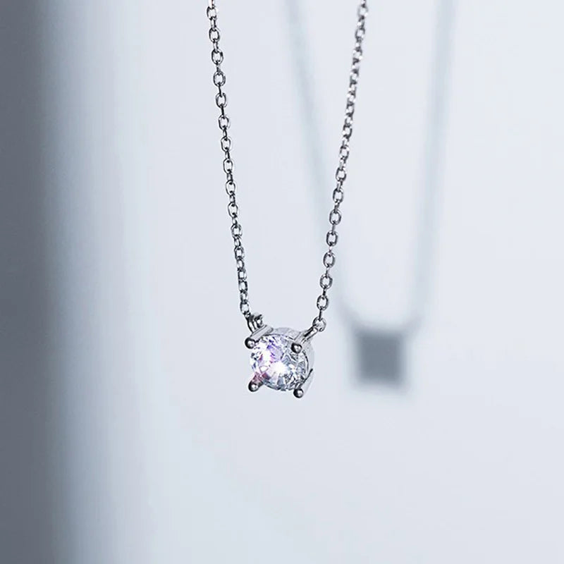 Collar Solitario de Cuatro Garras