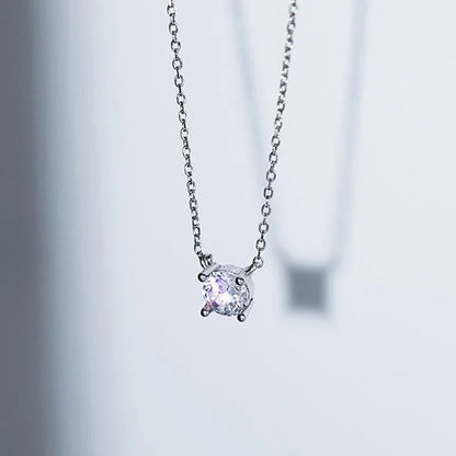 Collar Solitario de Cuatro Garras