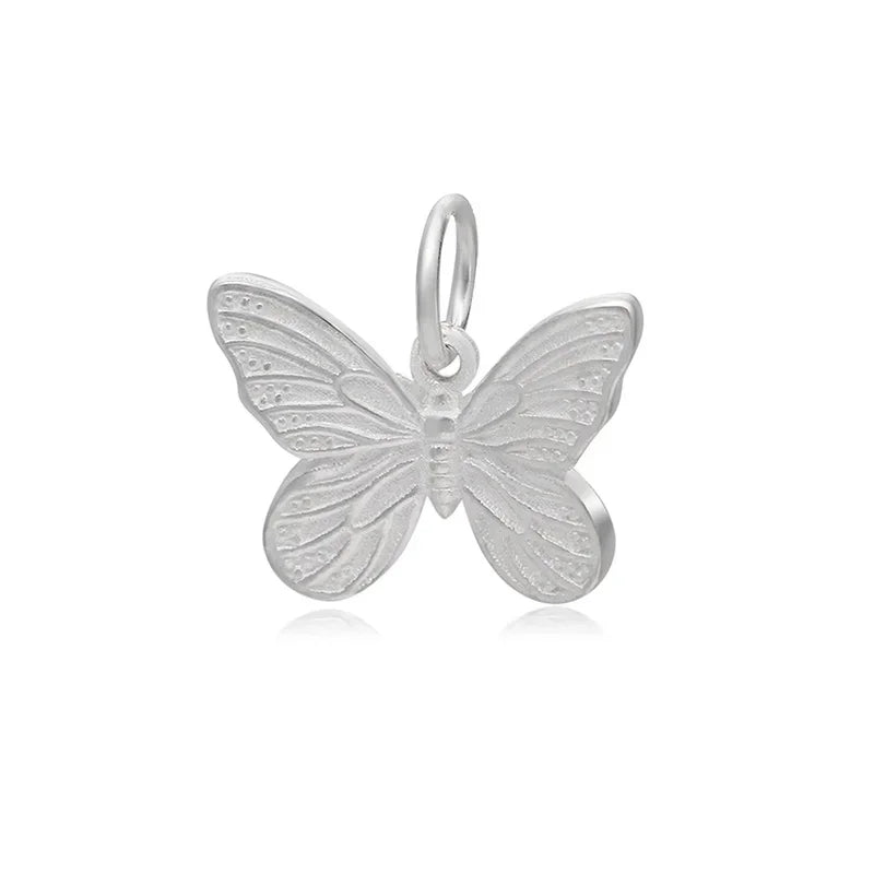 Dije Mariposa Plateada o Envejecida