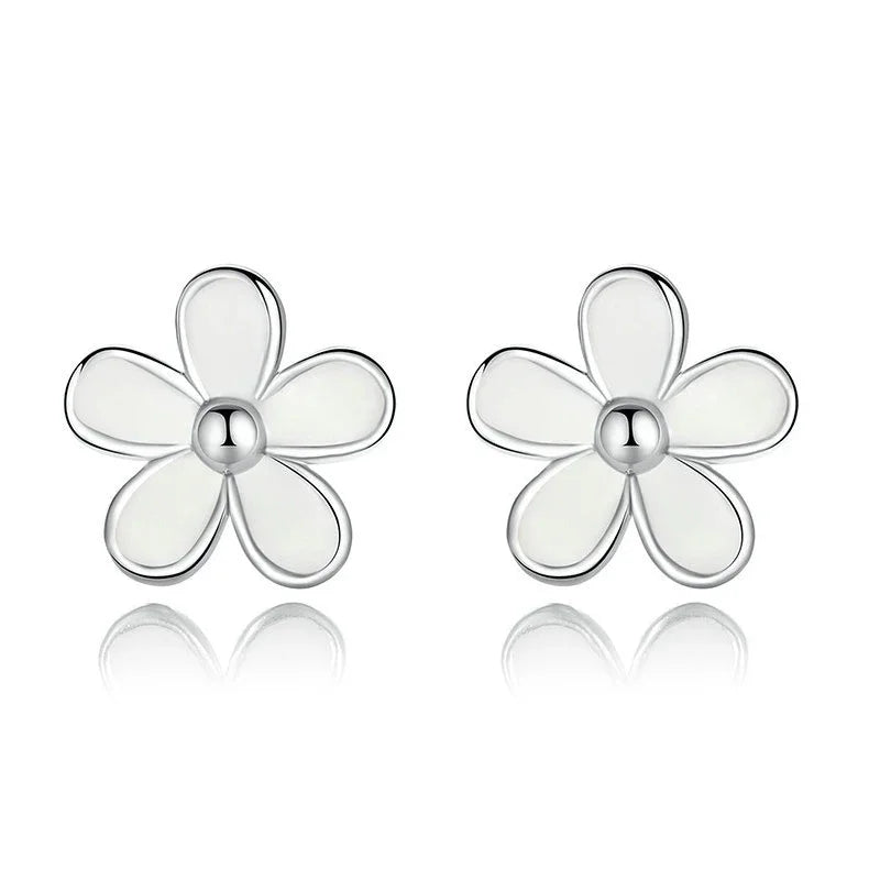 Aretes Flores en Blanco o Negro