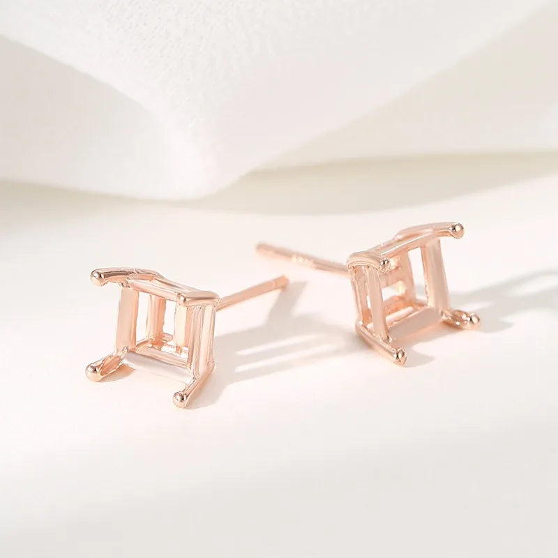 Base Cuadrada para Aretes con Cuatro Garras