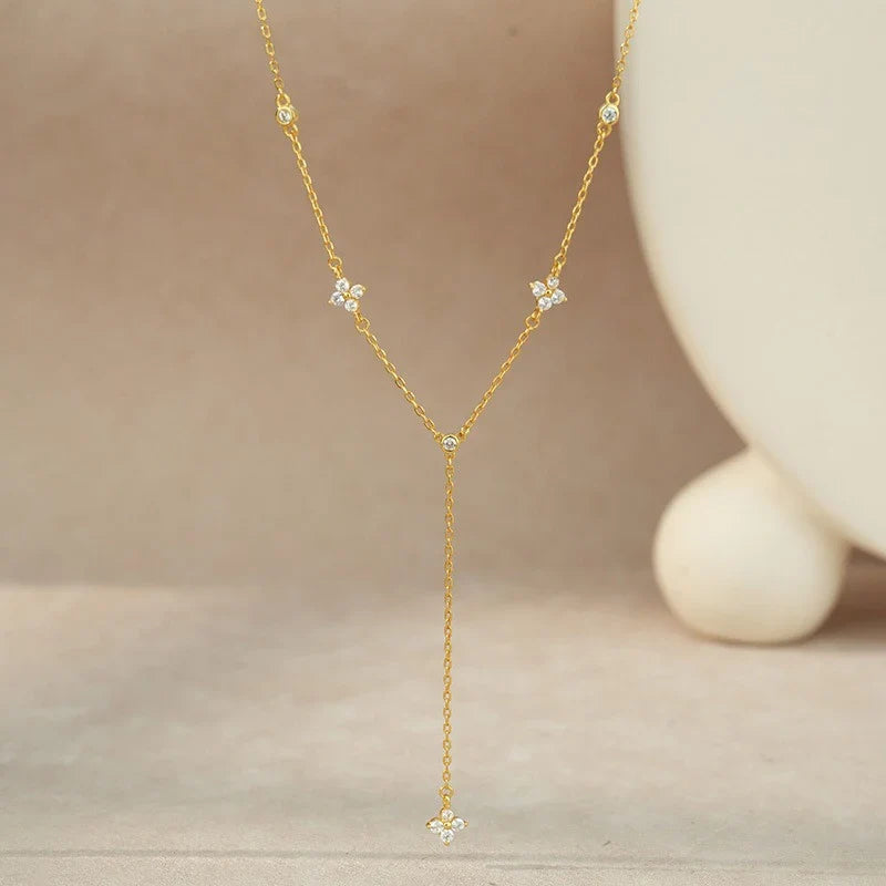 Collar Flor con Flecos y Zirconias