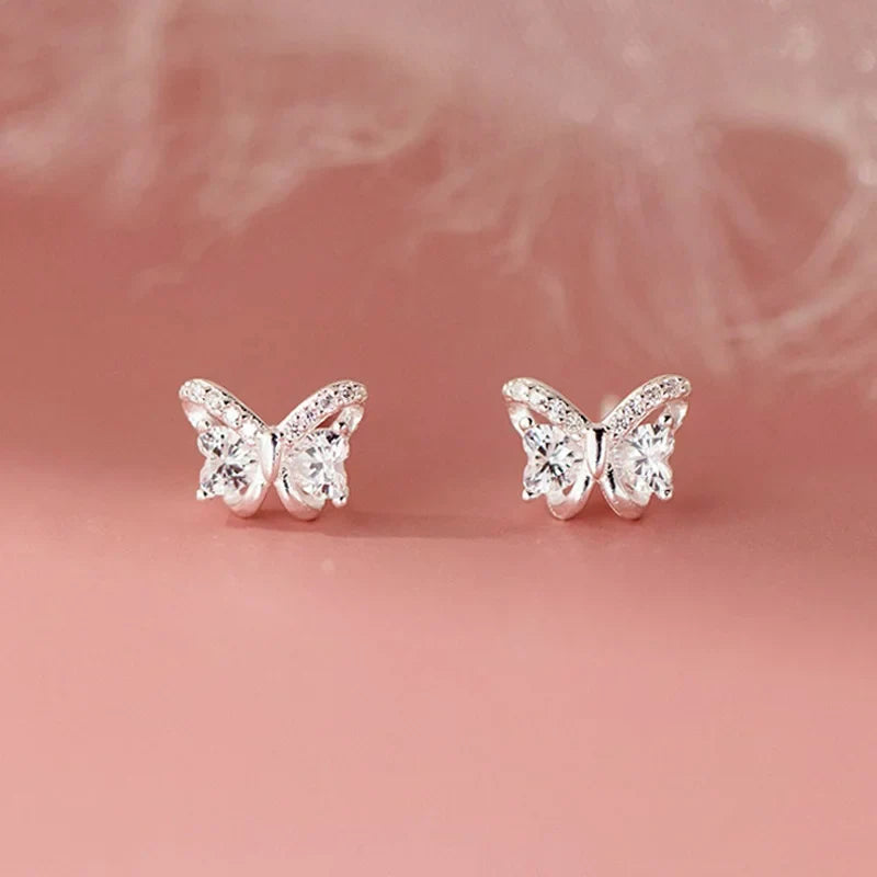 Aretes Moño con Corazón y Piedras Brillantes