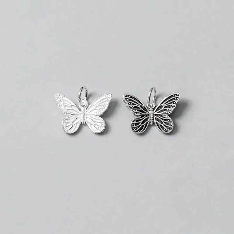 Dije Mariposa Plateada o Envejecida