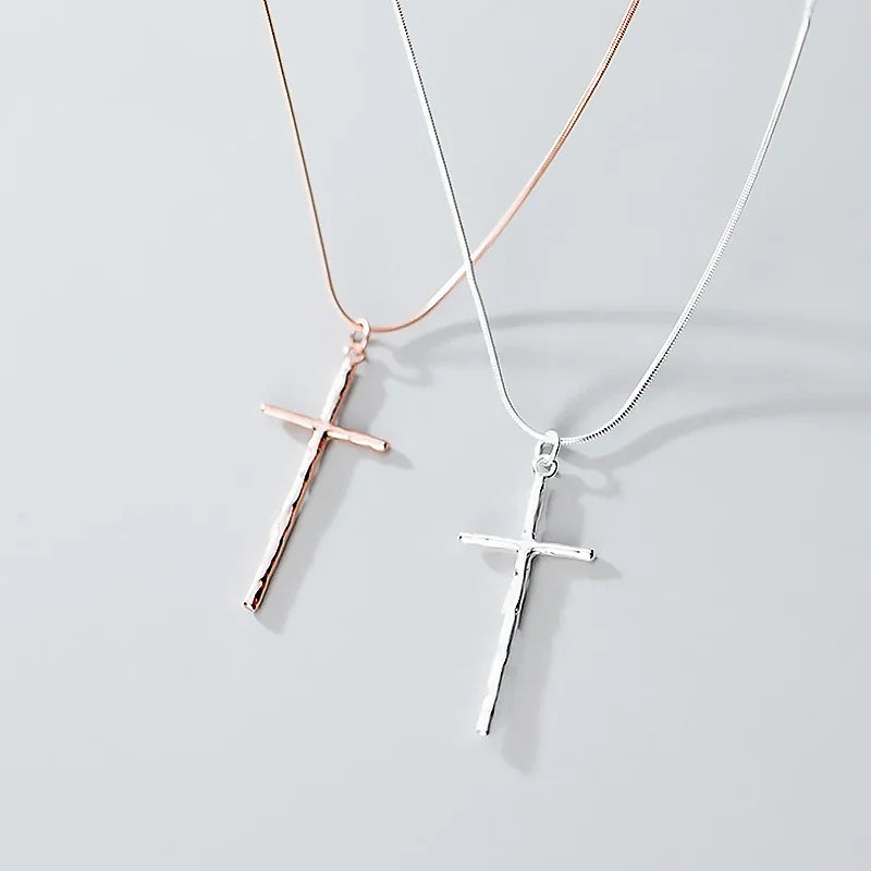 Collar Cruz Minimalista