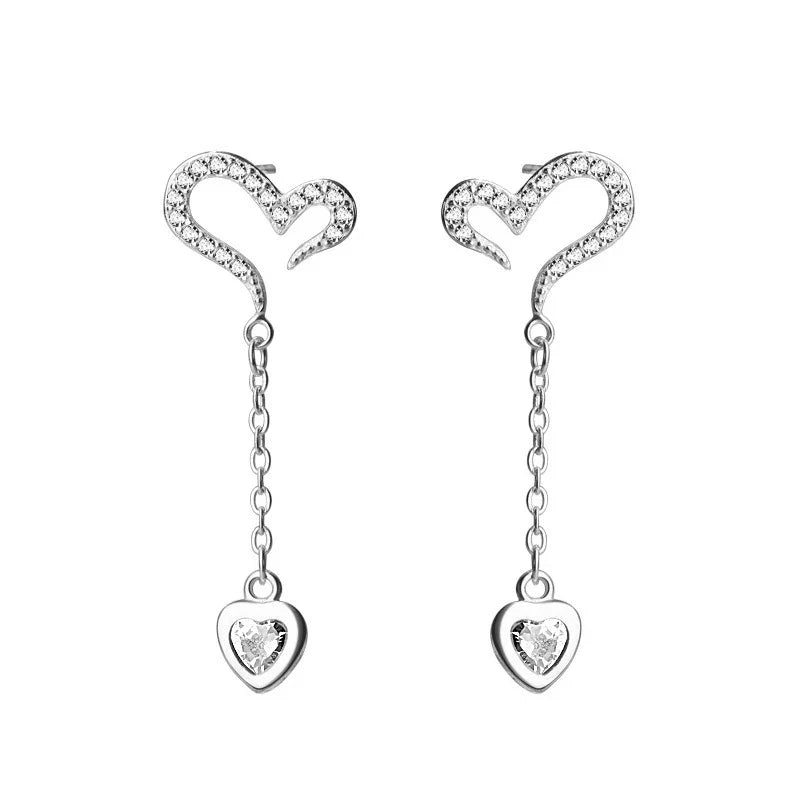 Aretes Asimétricos Corazón con Zirconias