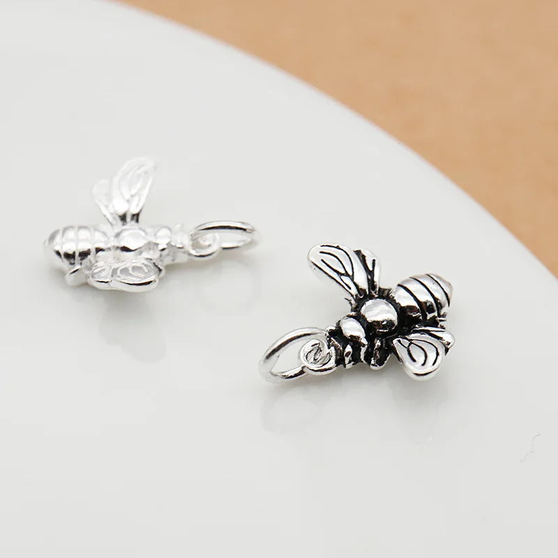 Dije Abeja Blanca o Plateada