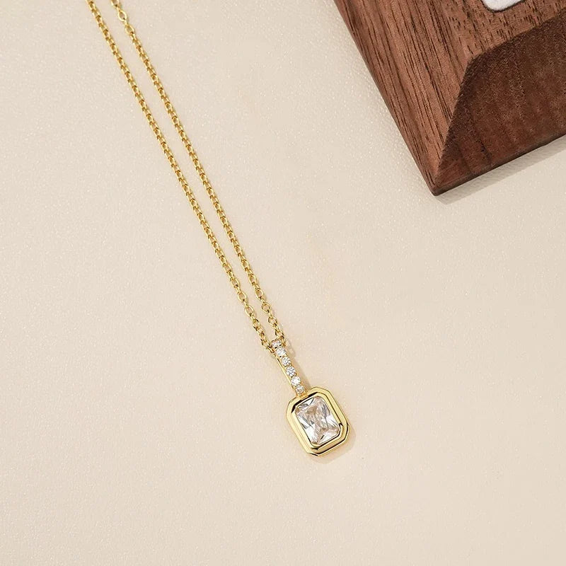 Dije Cuadrado con Zirconia de Color