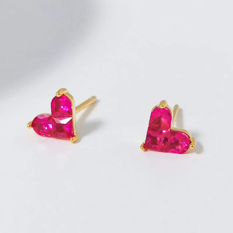 Aretes Corazón Dorado con Zirconia Roja