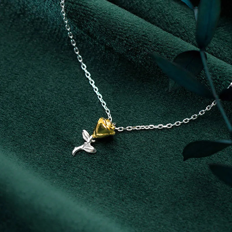 Collar Flor de Rosa Elegante