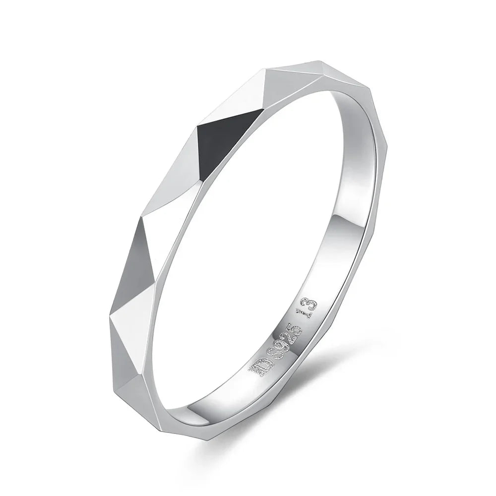 Anillo Triángulo Minimalista