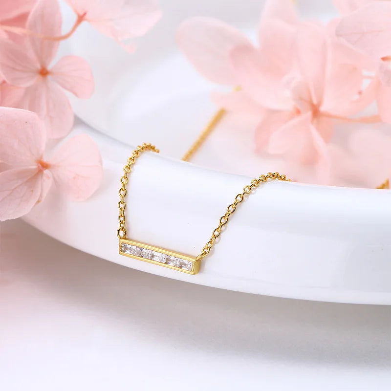 Collar Barra Cuadrada con Zirconias