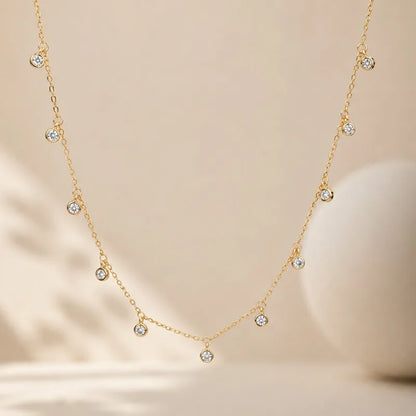 Collar Corto con Flecos y Zirconias
