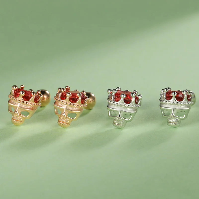 Aretes Calavera con Corona y Zirconia Roja
