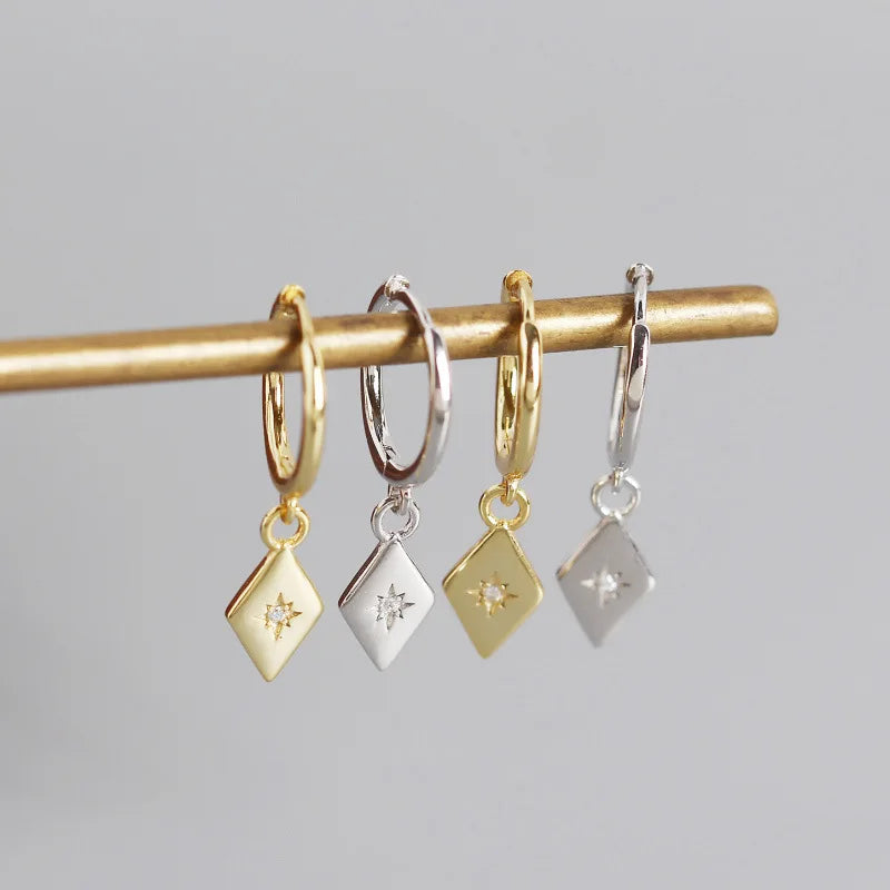 Arracadas con Dije Geométrico de Zirconia