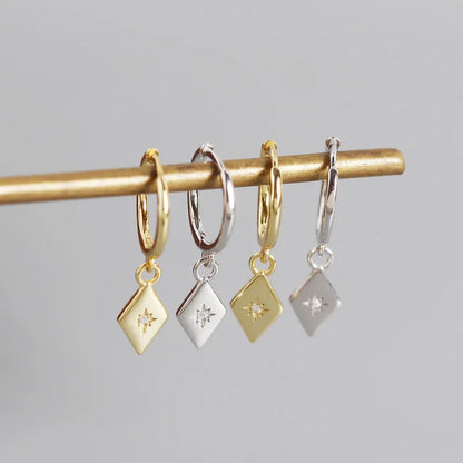 Arracadas con Dije Geométrico de Zirconia