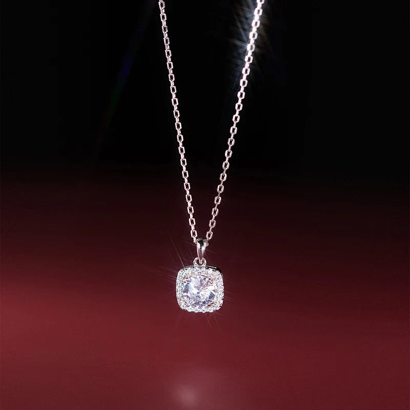 Collar Corto con Zirconia Cuadrada