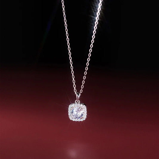 Collar Corto con Zirconia Cuadrada