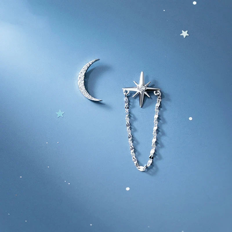 Aretes Asimétricos Luna y Estrella con Cadena