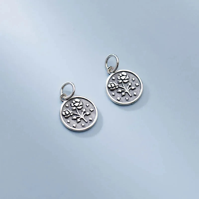 Dije Moneda Geométrica con Flor