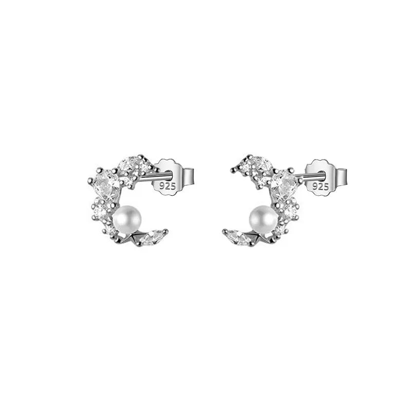 Aretes Luna con Perla Sintética y Zirconia